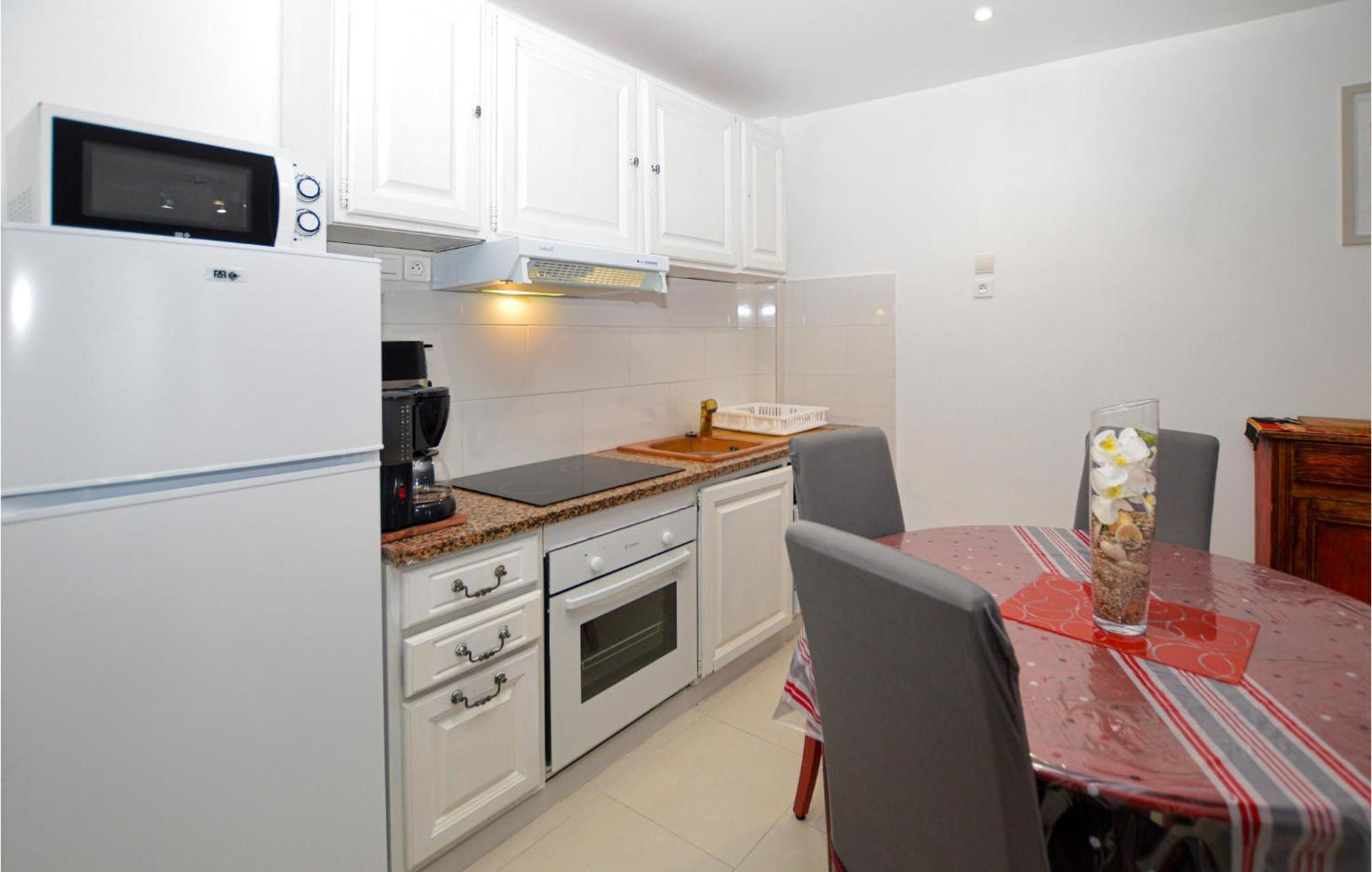 Cozy Apartment In Propriano With Kitchen Bagian luar foto